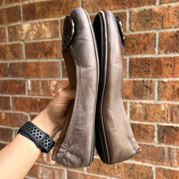 Tory Burch Minnie Gunmetal Metallic Iridescent Leather Travel Ballet Flat - Picture 6 of 8